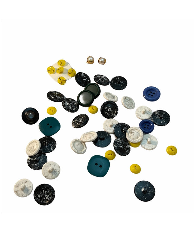 Lot of VTG plastic buttons various sizes & colors