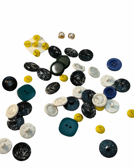 Lot of VTG plastic buttons various sizes & colors
