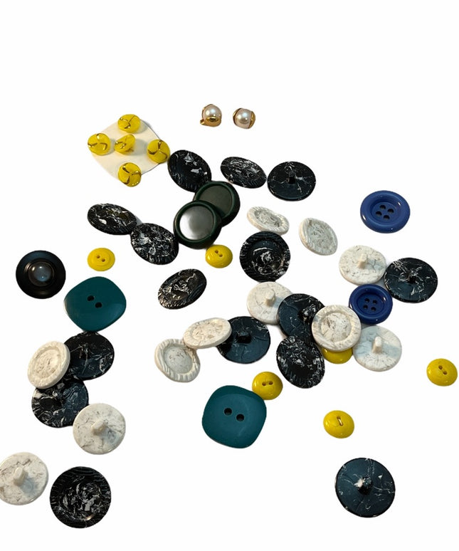 Lot of VTG plastic buttons various sizes & colors