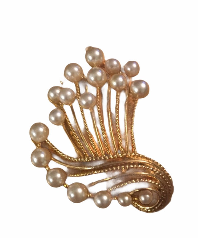 Vintage faux pearl gold tone flower brooch