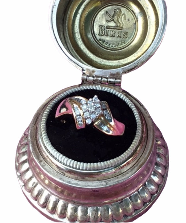 - Vintage 10k gold diamond ring .35 TCW