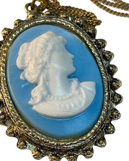Vintage Resin Cameo pendant necklace gold tone
