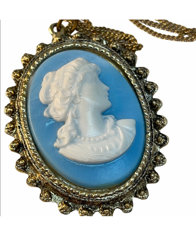 Vintage Resin Cameo pendant necklace gold tone