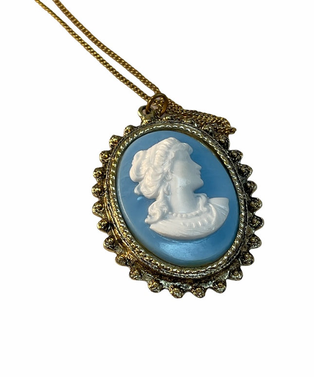 Vintage Resin Cameo pendant necklace gold tone