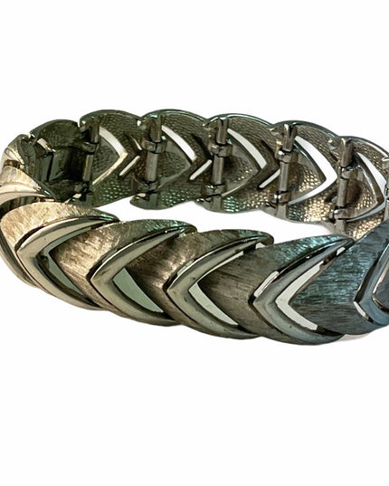 Silver matt finish 8.5” heavy vintage chunky bracelet arrow deaign chevron
