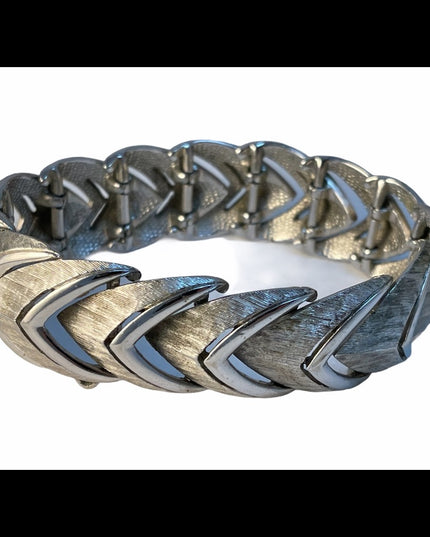 Silver matt finish 8.5” heavy vintage chunky bracelet arrow deaign chevron