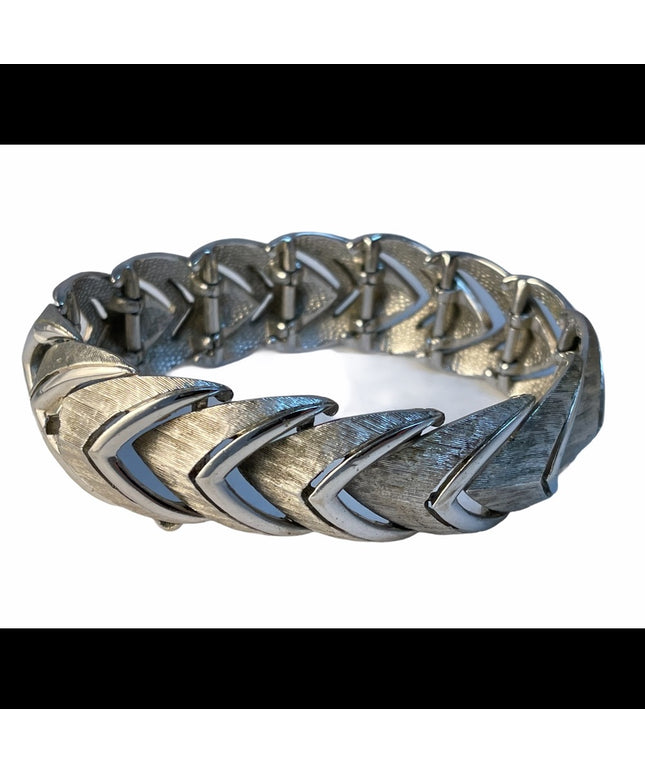 Silver matt finish 8.5” heavy vintage chunky bracelet arrow deaign chevron