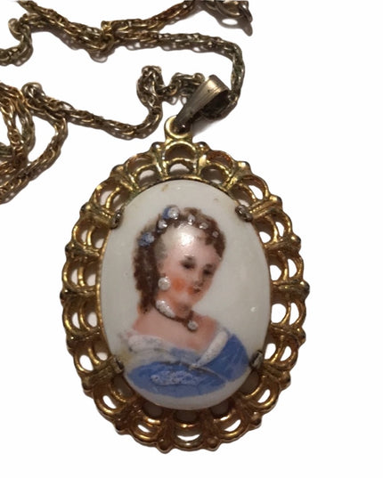Vintage Limoges France pendant Necklace 1.5” Ceramic cameo