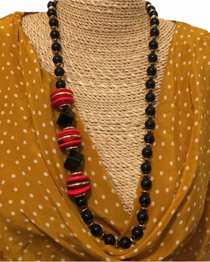 Vintage plastic black & red chunky necklace 1970s