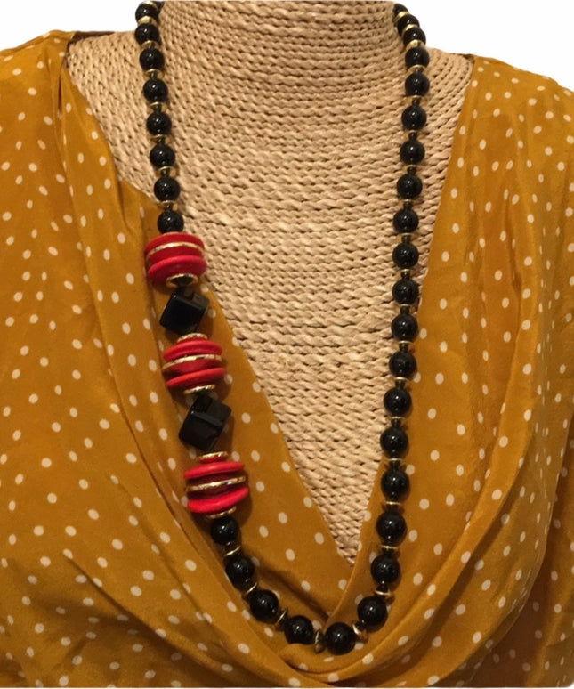 Vintage plastic black & red chunky necklace 1970s