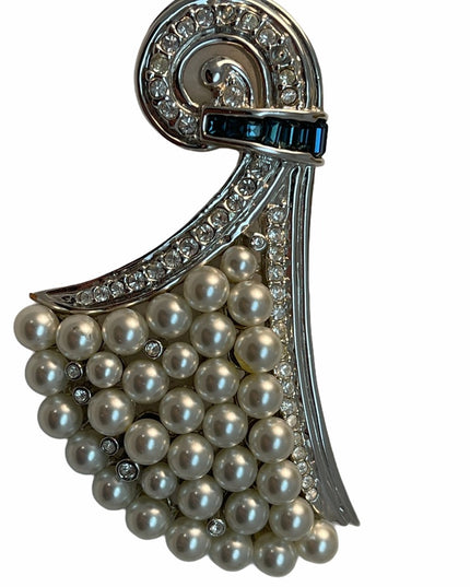 VTG C1960s silver rhodium plated Butler Faux pearl rhinestone brooch FAC