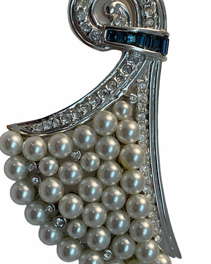 VTG C1960s silver rhodium plated Butler Faux pearl rhinestone brooch FAC
