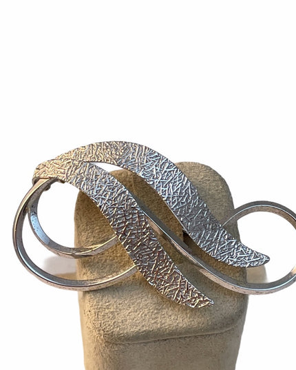 Vintage c1960s  Sterling ribbon infinity brooch
