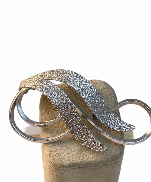 Vintage c1960s  Sterling ribbon infinity brooch