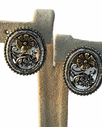 Silver gold tone flower clip on earrings 🌹