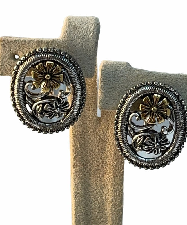 Silver gold tone flower clip on earrings 🌹