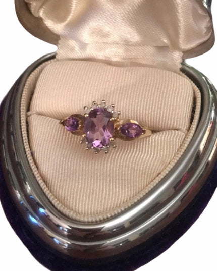10k Gold Diamond & Amethys ring beautiful