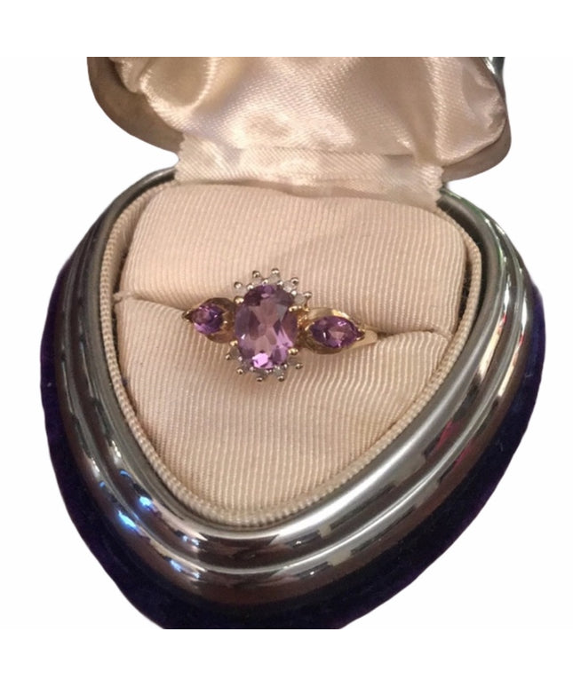 10k Gold Diamond & Amethys ring beautiful