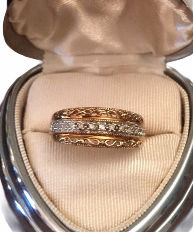 10k Gold vintage diamond mom band ring