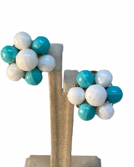Vintsge mid century 1950s blue white chunky resin plastic groovy clip on