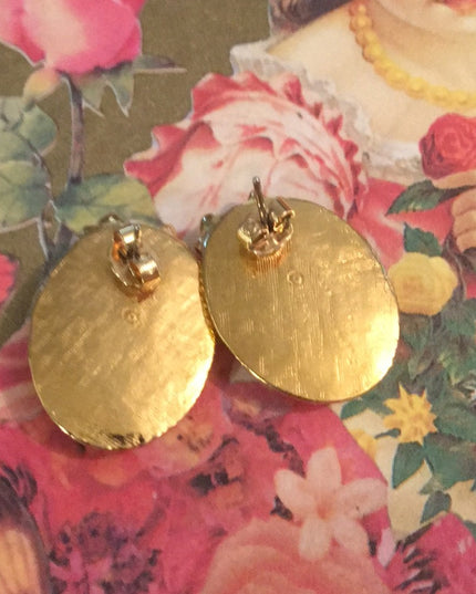 Vintage gold finish cameo faux pearl earrings