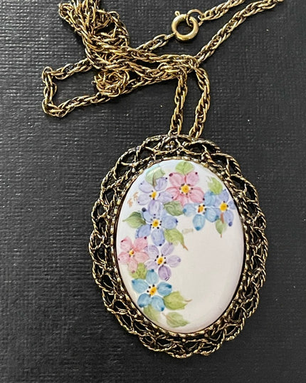 Vintage Antiqued brushed gold tone flower cameo pendant brooch  necklace