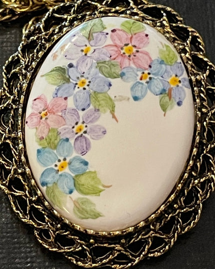 Vintage Antiqued brushed gold tone flower cameo pendant brooch  necklace