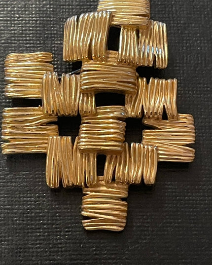 Vintage Trifari gold tone brooch Basket weave squares geometric