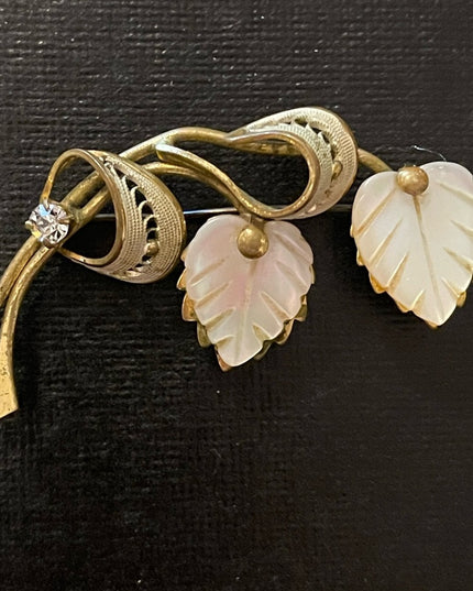 Vintage gold tone filagree leaf rhinestone Continental brooch