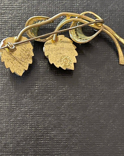 Vintage gold tone filagree leaf rhinestone Continental brooch
