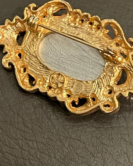 Vintage 1928 Gold tone flower cameo rhinestone brooch