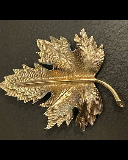 Vintage Sarah Coventry brushed gold maple leaf brooch