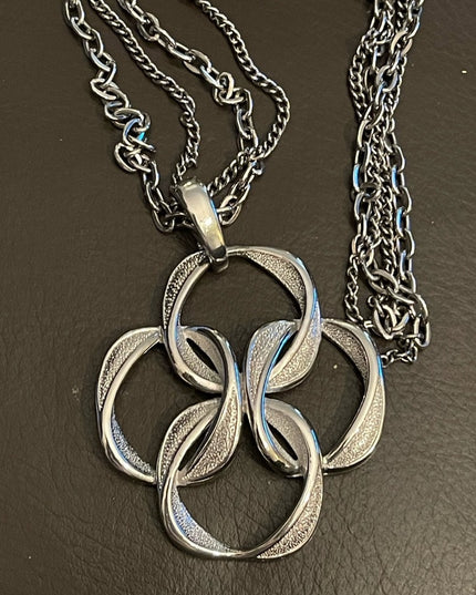 Vintage brushed silver infinate pendant 1970s necklace