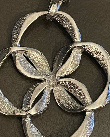 Vintage brushed silver infinate pendant 1970s necklace