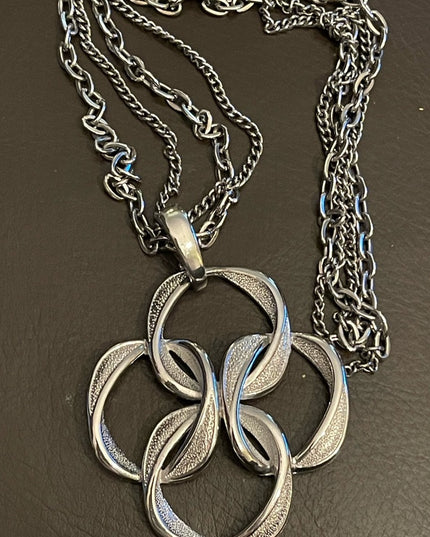 Vintage brushed silver infinate pendant 1970s necklace
