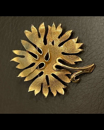 Vintage brushed gold beautidul flower brooch