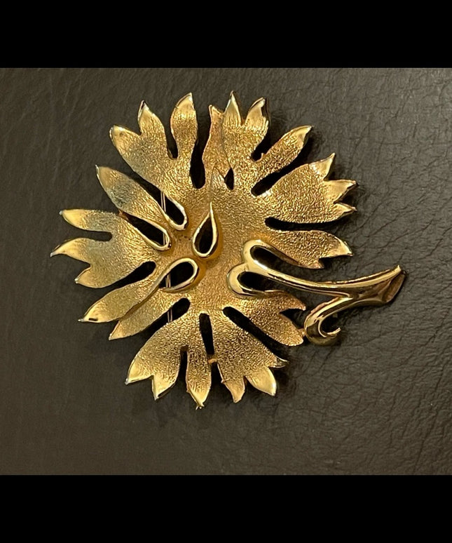 Vintage brushed gold beautidul flower brooch