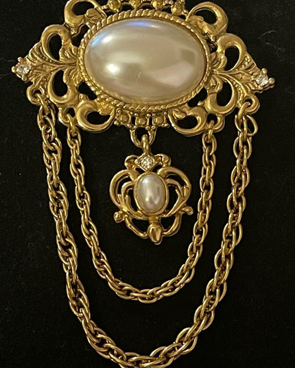 Beautiful faux pearl gold regal dangle brooch antique style