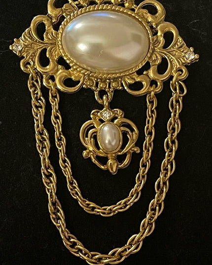 Beautiful faux pearl gold regal dangle brooch antique style