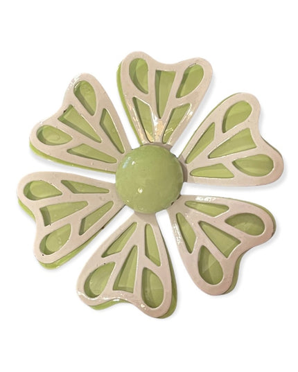Vintage 1960s Green & White metal flower daisey brooch
