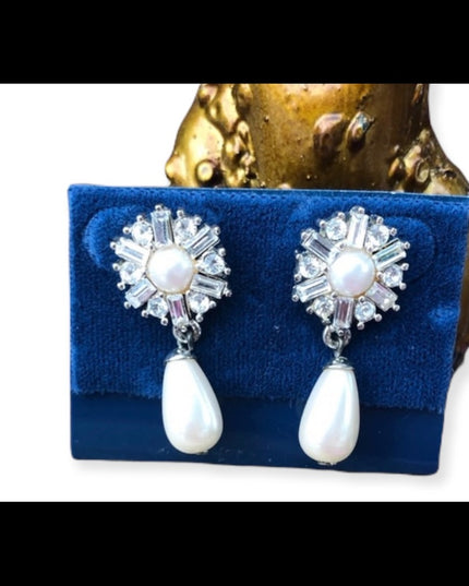 Vintage New faux pearl & rhinestone dangle earring