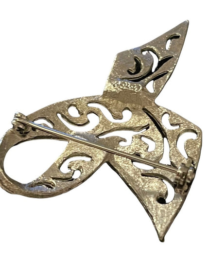 Beautiful vintage brushed silver fancy ribbon brooch