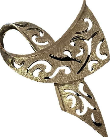 Beautiful vintage brushed silver fancy ribbon brooch