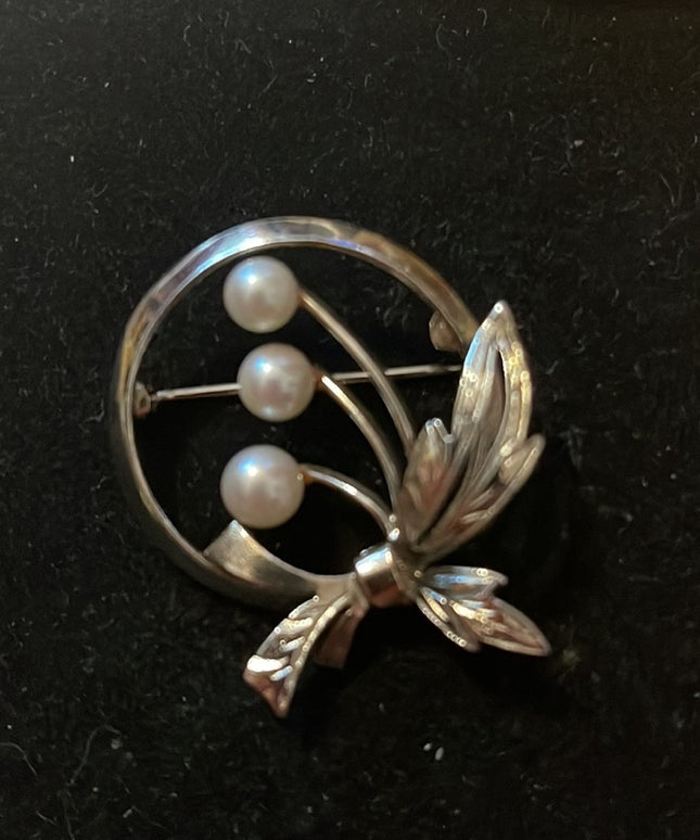 Vintage Sterling pearl leaf infiniti brooch 925