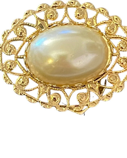 Vintage gold tone faux pearl fancy scarf clip