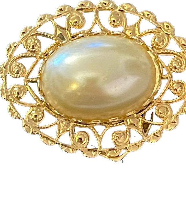 Vintage gold tone faux pearl fancy scarf clip