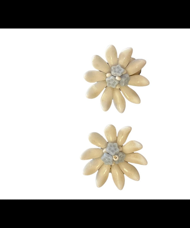 Vintage Western Germany plastic flower daisey earrings clip ons