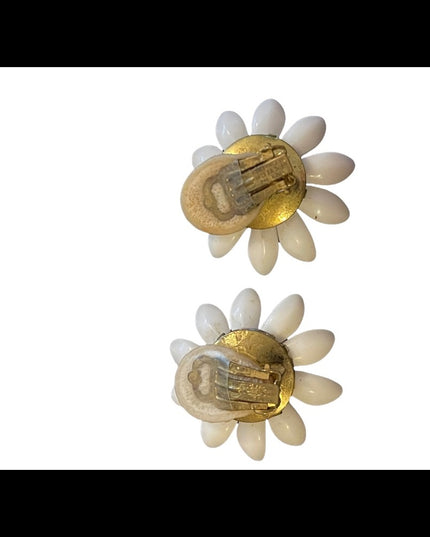 Vintage Western Germany plastic flower daisey earrings clip ons