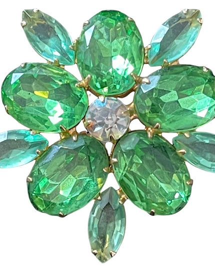 Vintage green crystal fancy gold finish flower 🌺 brooch