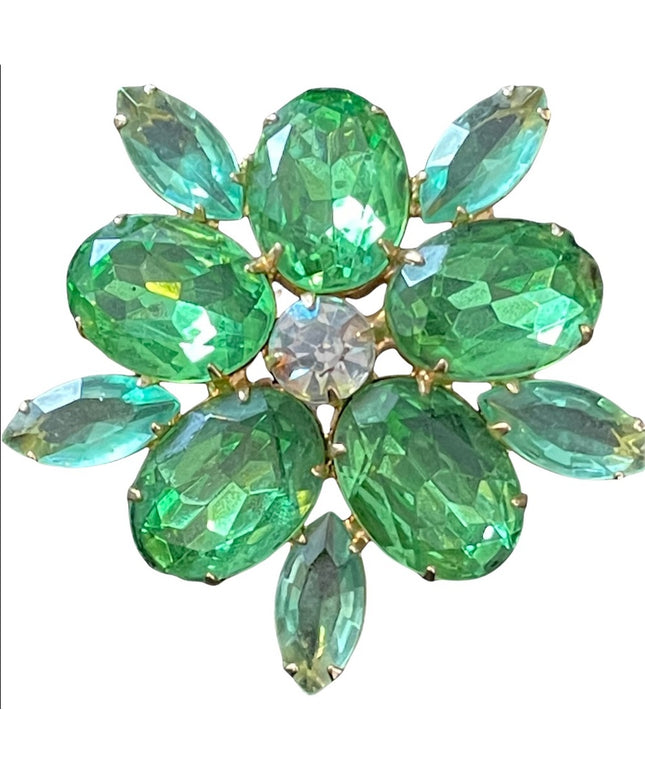 Vintage green crystal fancy gold finish flower 🌺 brooch
